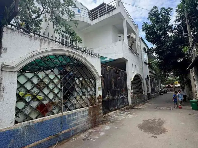 Biệt thự đắt giá khu vực Dương Quảng Hàm, Gò Vấp – Ngang rộng 12.6m, phong cách sang trọng... Bán nhà riêng tại An Nhơn, Hồ Chí Minh 01