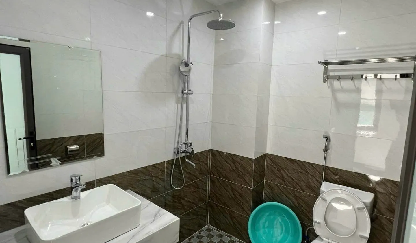 Bán nhà riêng 5 tầng tại Ô Cách, 8 phòng ngủ, cho thuê 24 triệu/tháng... Bán nhà riêng tại Việt Hưng, Hà Nội 01