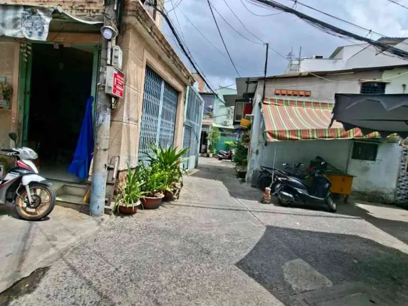 Nhà 2 tầng trung tâm Quận 11 giá tốt, tiện ích quanh đầy đủ... Bán nhà riêng tại Hòa Bình, Hồ Chí Minh 01
