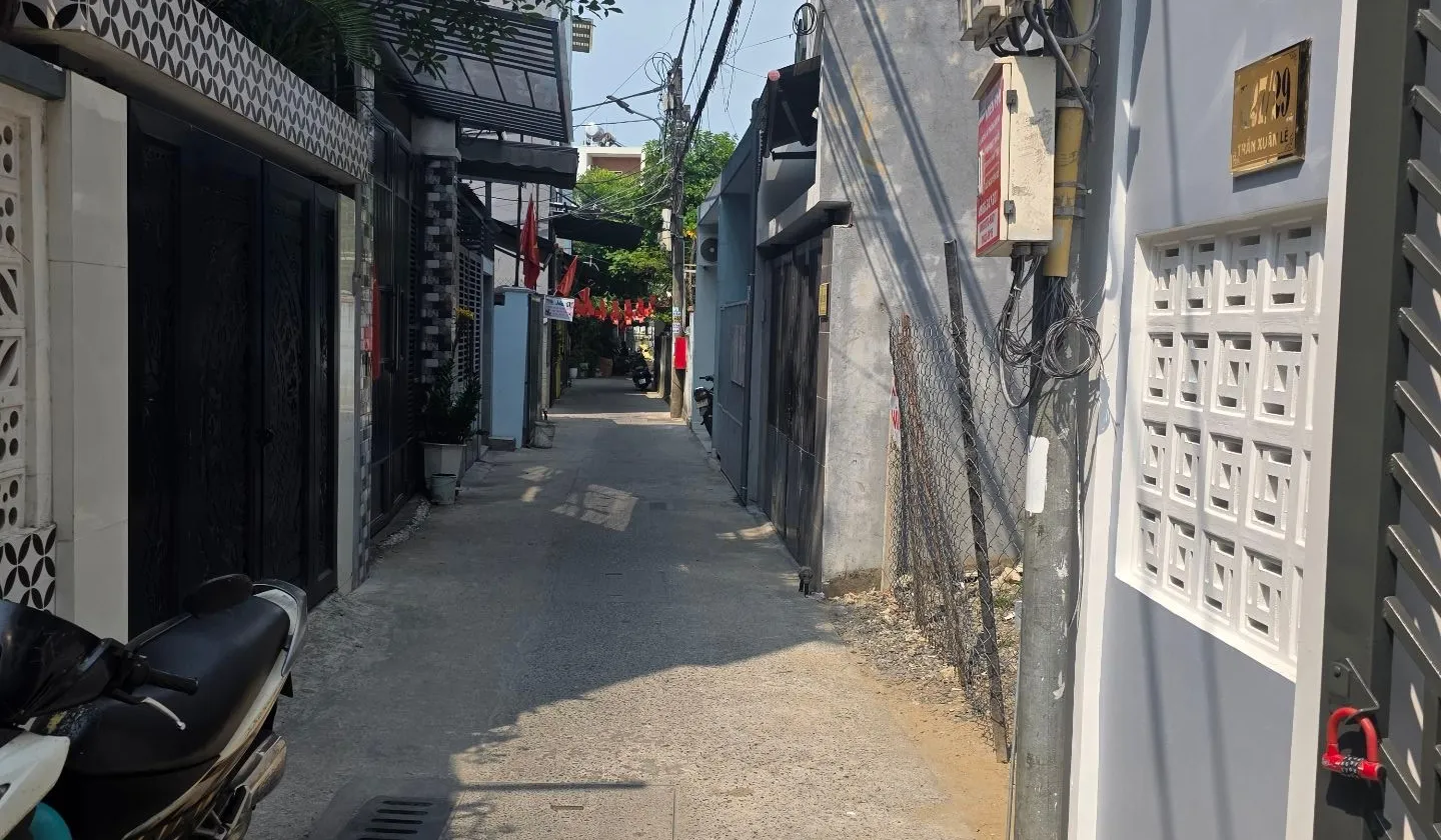 Bán nhà đổ 3 mê, lợp tôn chống nóng Trần Xuân Lê.
- Nhà rất đẹp, diện tích 50m2, vuông vứt.
- Có 3... Bán nhà riêng tại Thanh Khê, Đà Nẵng 01