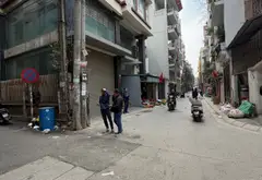 BÁN TÒA LÔ GÓC PHỐ 800A CẦU GIẤY - Ô TÔ VÀO NHÀ - KINH DOANH SẦM UẤT - 2 MẶT THOÁNG - DÒNG TIỀN CAO... Bán nhà mặt phố tại Cầu Giấy, Hà Nội 01