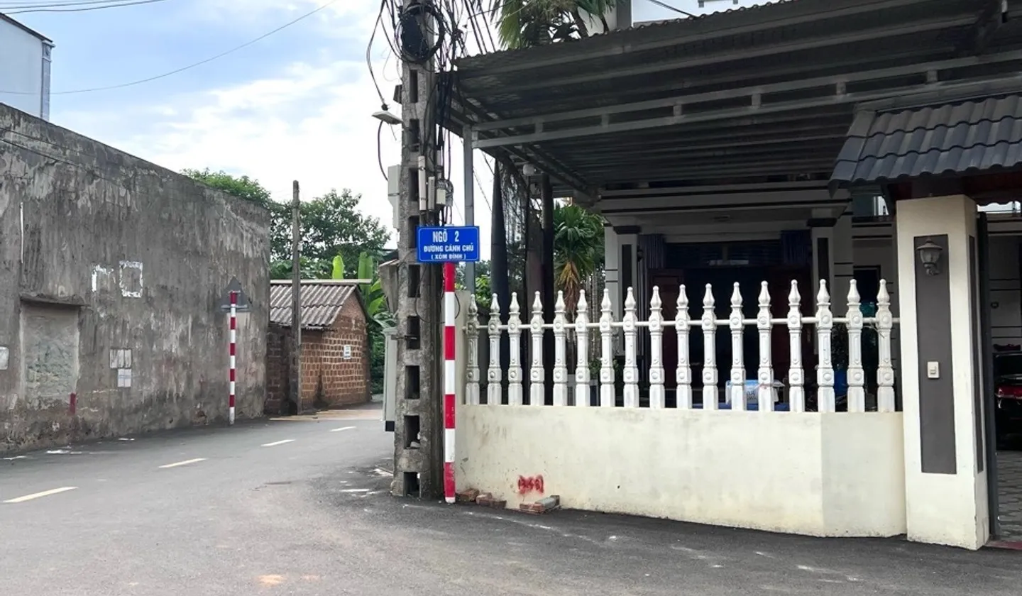BDS căn nhà MẶT HỒ - trung tâm BỒ ĐỀ - 9.x TỶ ( có thương lượng) - VỈA HÈ RỘNG - KINH DOANH
35m2 x... Bán đất tại Thạch Thất, Hà Nội 01