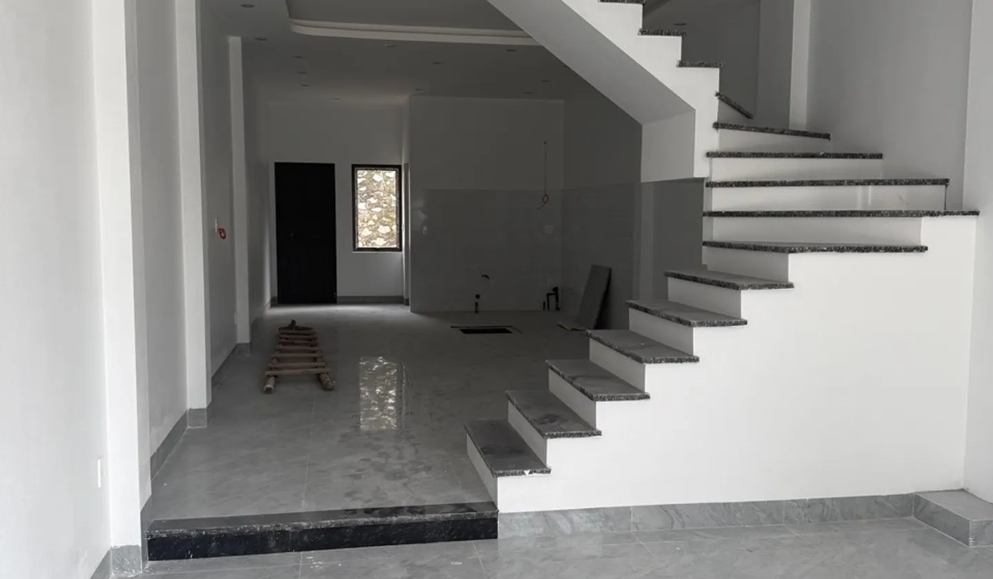 CẦN BÁN NHÀ + ĐẤT
Đ/c: Khu cấp cứu mỏ - Hà Tu
Diện tích đất 90.8m2(50m2 ở + 40.8m2: CLN)
 Nhà... Bán nhà riêng tại Hà Tu, Quảng Ninh 01