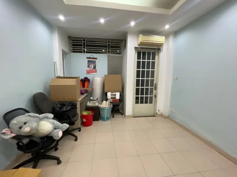 TRUNG TÂM Q10, HẺM XE HƠI tới NHÀ, 4TẦNG, 5PN, 5wc riêng khu vip không có căn thứ 2 - có chỗ lắp t... Bán nhà riêng tại Diên Hồng, Hồ Chí Minh 01
