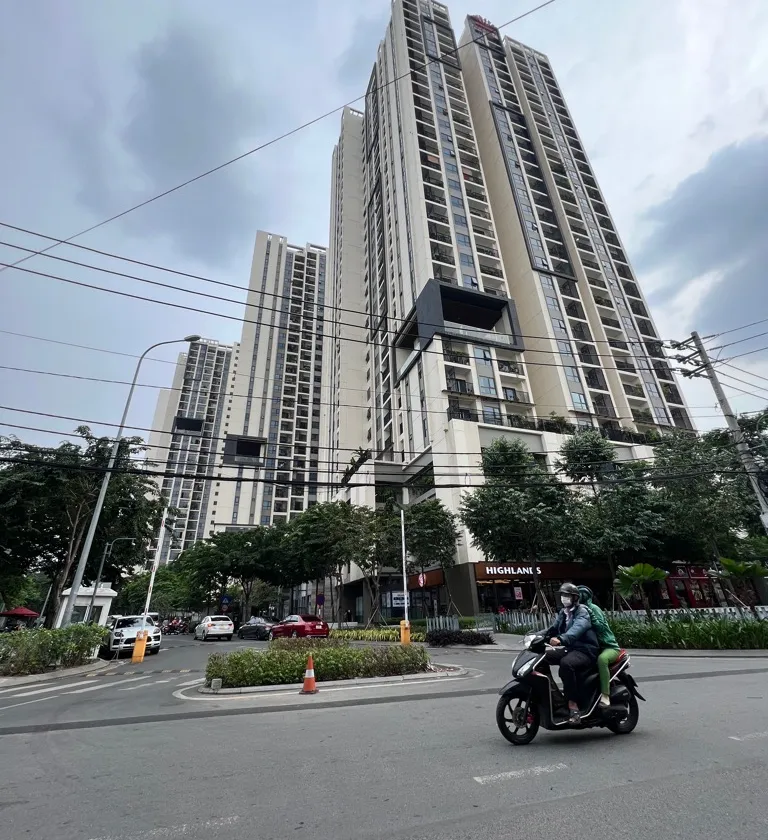 Nhà phố Quận 10 giá tốt, hẻm xe hơi tránh thoáng mát... Bán nhà riêng tại Hòa Hưng, Hồ Chí Minh 01