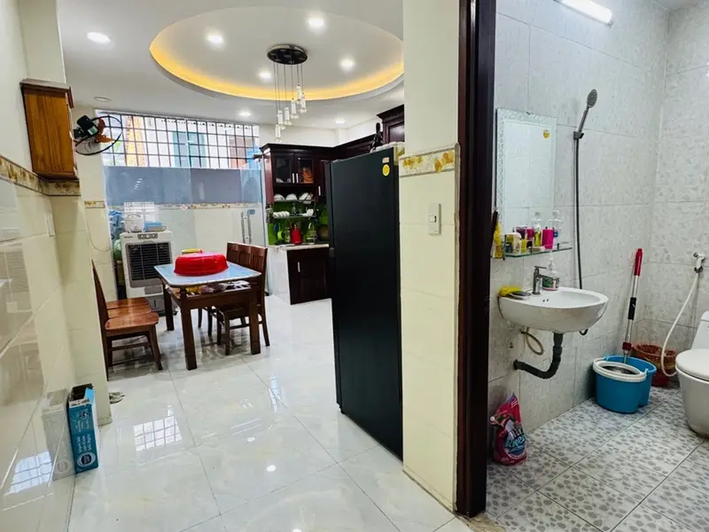 Nhà đẹp Âu Dương Lân, diện tích rộng, xe hơi tránh nhau thoải mái... Bán nhà riêng tại Chánh Hưng, Hồ Chí Minh 01