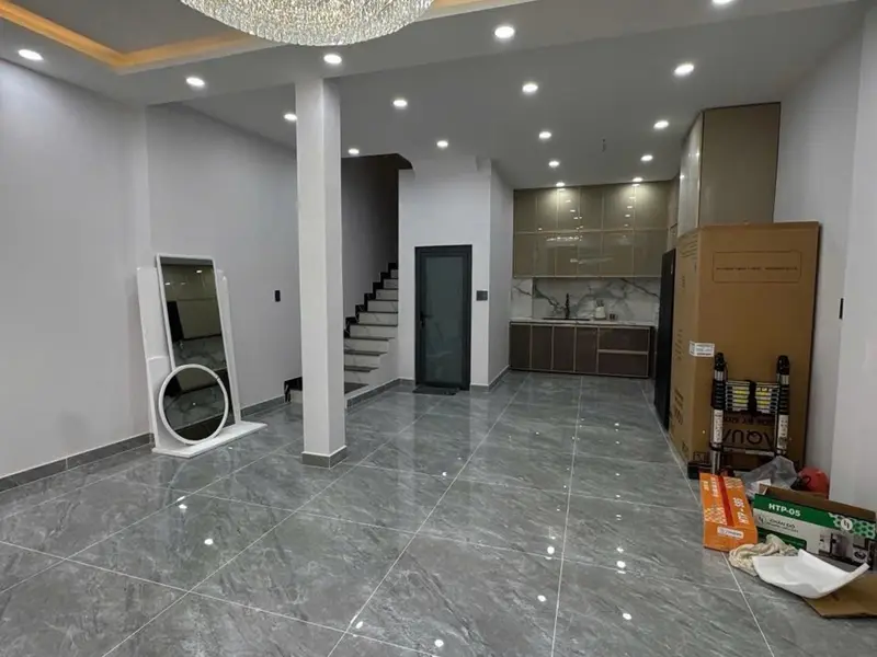 ĐƯỜNG XE HƠI 6M - DT: NGANG LỚN 5,6M - NHÀ XÂY MỚI 5 TẦNG, SÂN THƯỢNG - NGAY SÁT MẶT TIỀN,... Bán nhà riêng tại Minh Phụng, Hồ Chí Minh 01