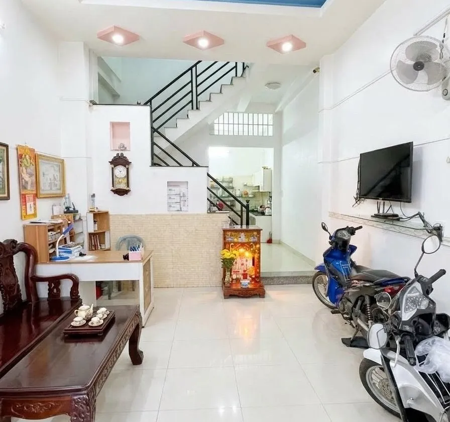 Nhà Tân Bình - Lạc Long Quân nở hậu nhiều, 4 tầng ở ngay - CHDV- ngang hơn 4m - dài 15m - hơn 9t... Bán nhà riêng tại Bảy Hiền, Hồ Chí Minh 01
