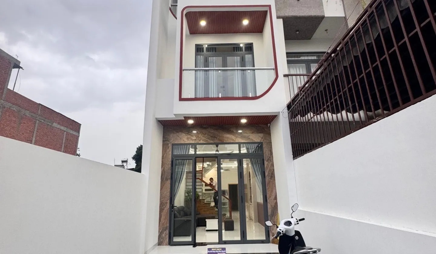 Bán nhà mặt phố 3 tầng 4PN full nội thất tại Dĩ An... Bán nhà mặt phố tại Đông Hòa, Hồ Chí Minh 01