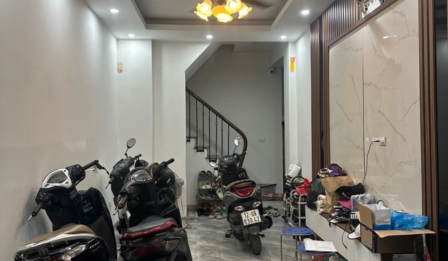 Nhà đẹp Nguyễn lương bằng đón nắng tây nam tại Đống Đa
Gần:hồ đắc di ĐH ngân hàng ĐH Y-ĐH thủy lợi... Bán nhà riêng tại Đống Đa, Hà Nội 01