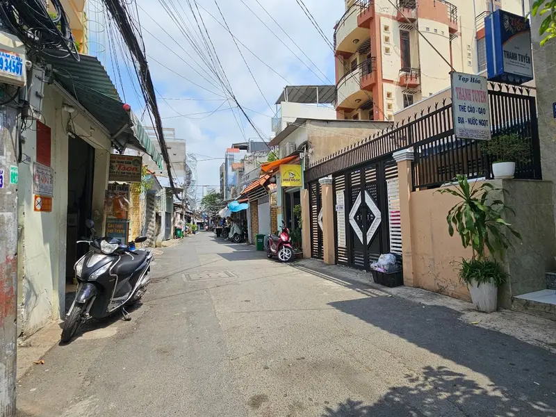 Cơ hội sở hữu nhà đẹp 3 tầng tại Huỳnh Tấn Phát giá tốt khó tìm... Bán nhà riêng tại Tân Thuận, Hồ Chí Minh 01