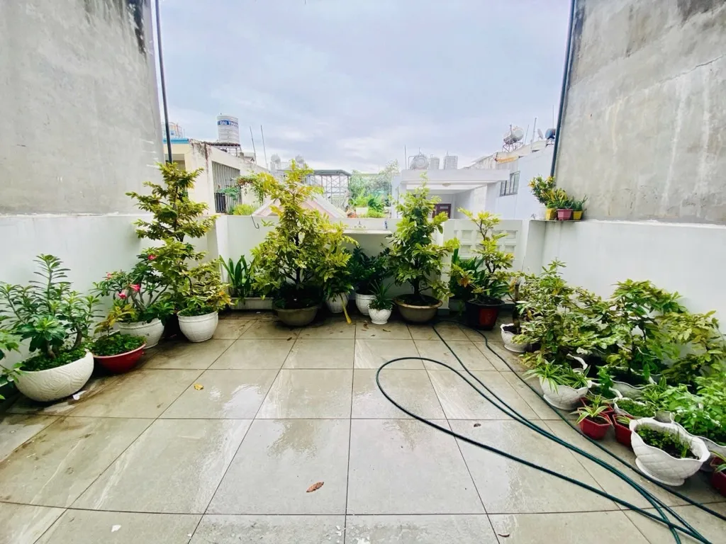 Nhà phố hiện đại có thang máy, xe hơi đậu trong nhà... Bán nhà riêng tại Tân Bình, Hồ Chí Minh 01