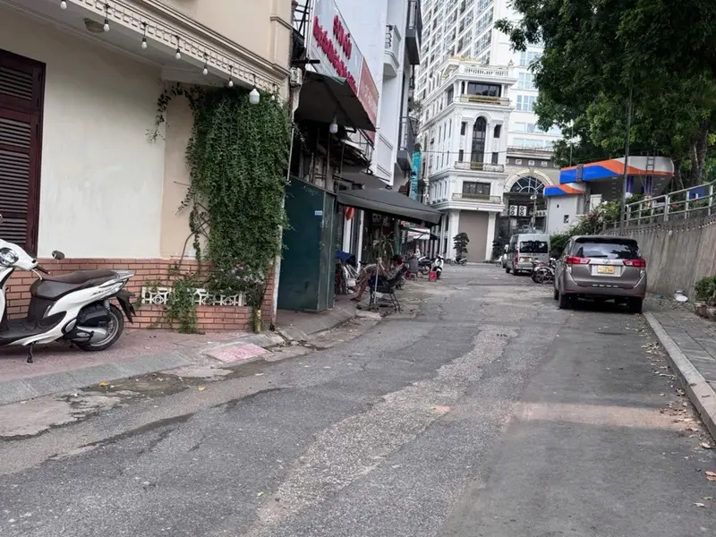 Nhà mặt phố rộng rãi, kinh doanh đỉnh tại Tây Hồ... Bán nhà mặt phố tại Ba Đình, Hà Nội 01
