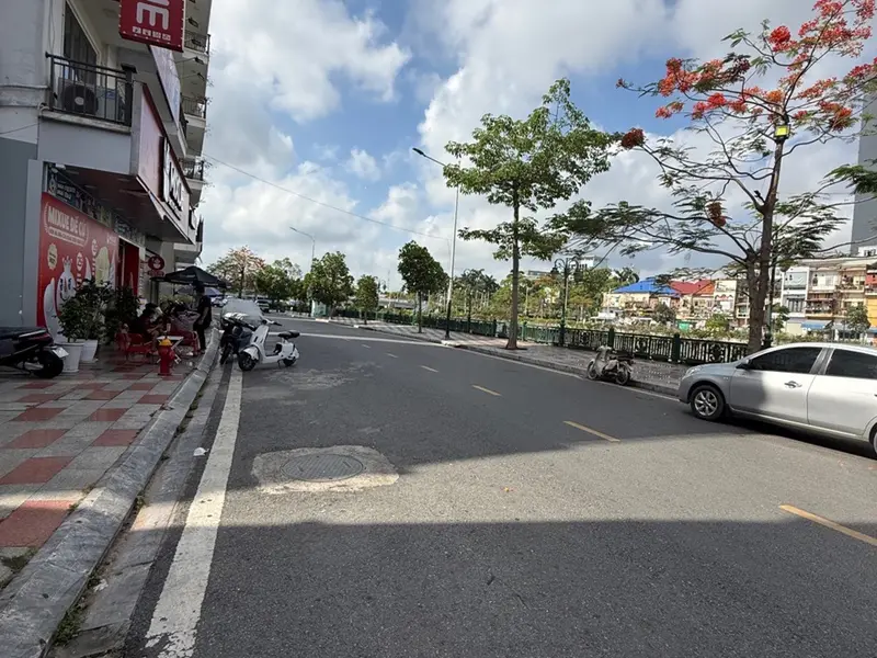 Nhà mặt phố đẳng cấp lên tầng lắp thang máy, vị trí kẹt xe ô tô thuận tiện kinh doanh... Bán nhà mặt phố tại Hồng Bàng, Hải Phòng 01