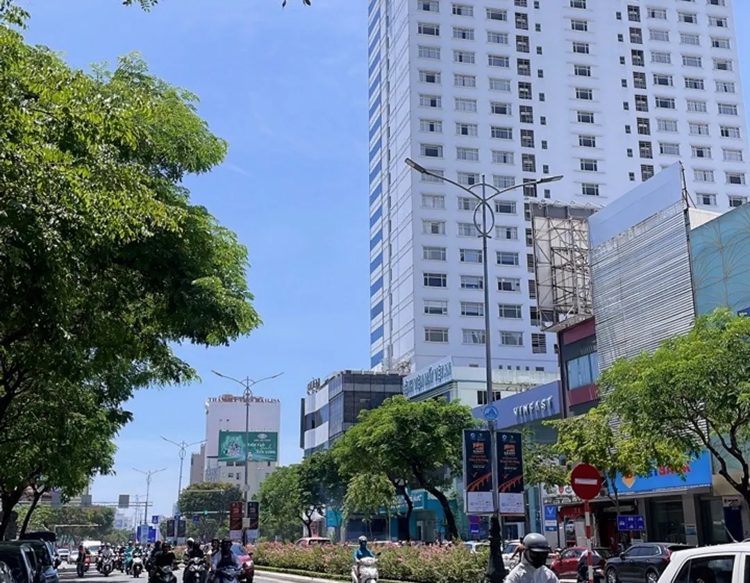 Nhà 3 tầng mặt tiền Nguyễn Văn Linh, diện tích 105,7m², dòng tiền 45 triệu/tháng.

Vị trí trên trục... Bán nhà mặt phố tại Hải Châu, Đà Nẵng 01