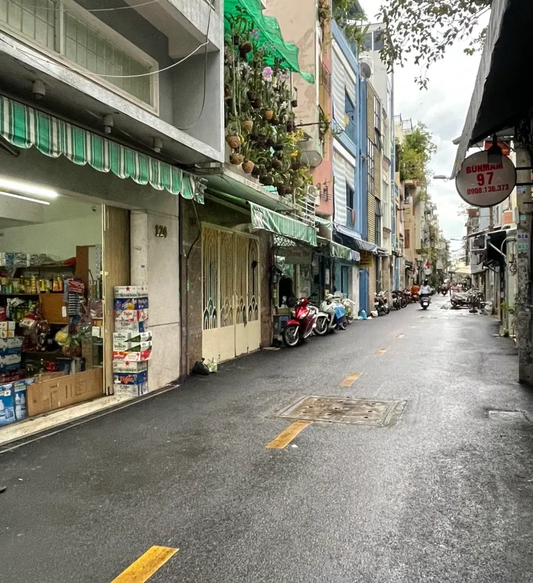 Nhà phố quận 3 - Kinh doanh đỉnh, giá tốt bất ngờ... Bán nhà mặt phố tại Xuân Hòa, Hồ Chí Minh 01