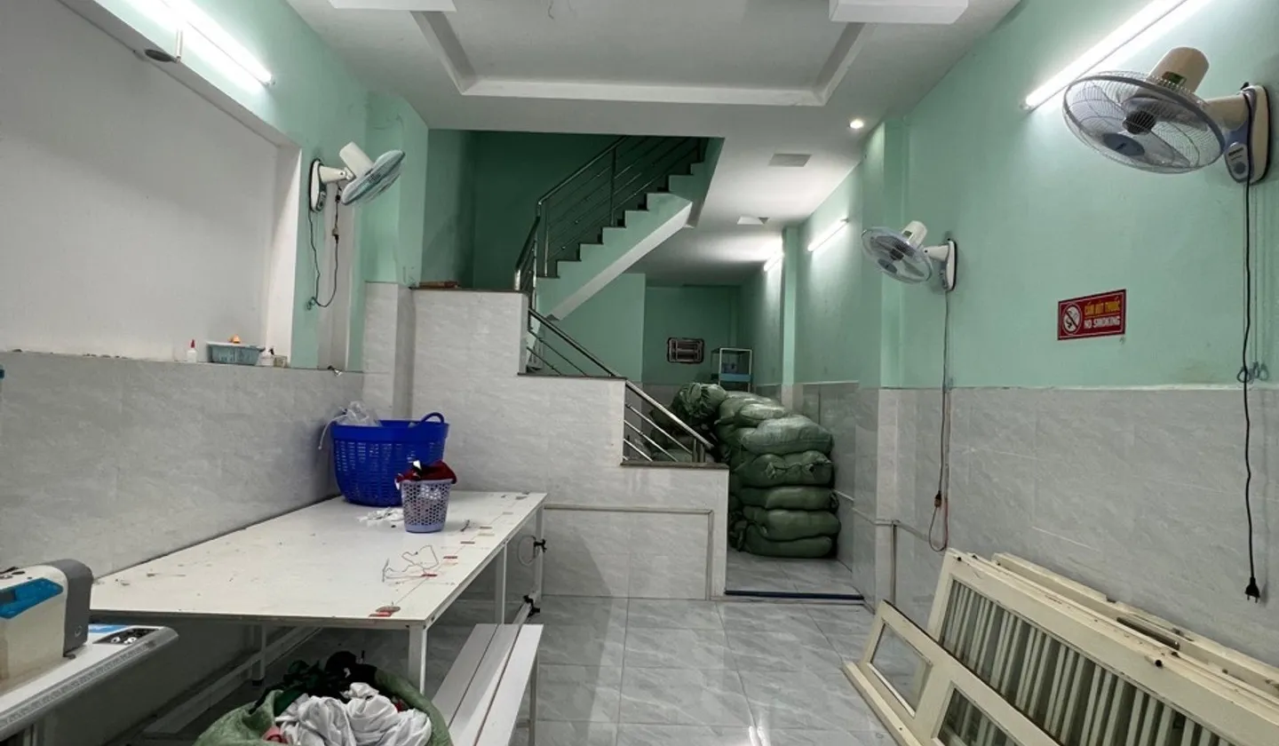 Bán nhà riêng 3 tầng, 4 phòng ngủ tại khu vực dân trí cao... Bán nhà riêng tại Bình Tân, Hồ Chí Minh 01