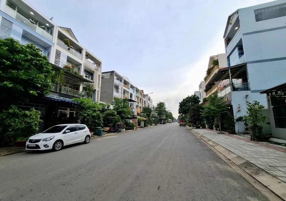Bán CHDV mặt t.i.ề.n đường số KDC Bình Điền P.7 Q.8. Diện tích 160m2. Kết cấu 4 tầng, 11 phòng.... Bán nhà mặt phố tại Bình Đông, Hồ Chí Minh 01