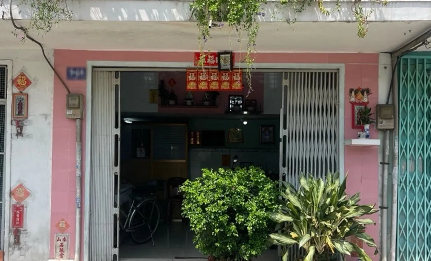 Mô tả: + Kết cấu: trệt, lửng, 3 phòng ngủ (có phòng ở tầng trệt), 1WC, giếng trời lấy sáng.... Bán căn hộ chung cư tại An Đông, Hồ Chí Minh 01