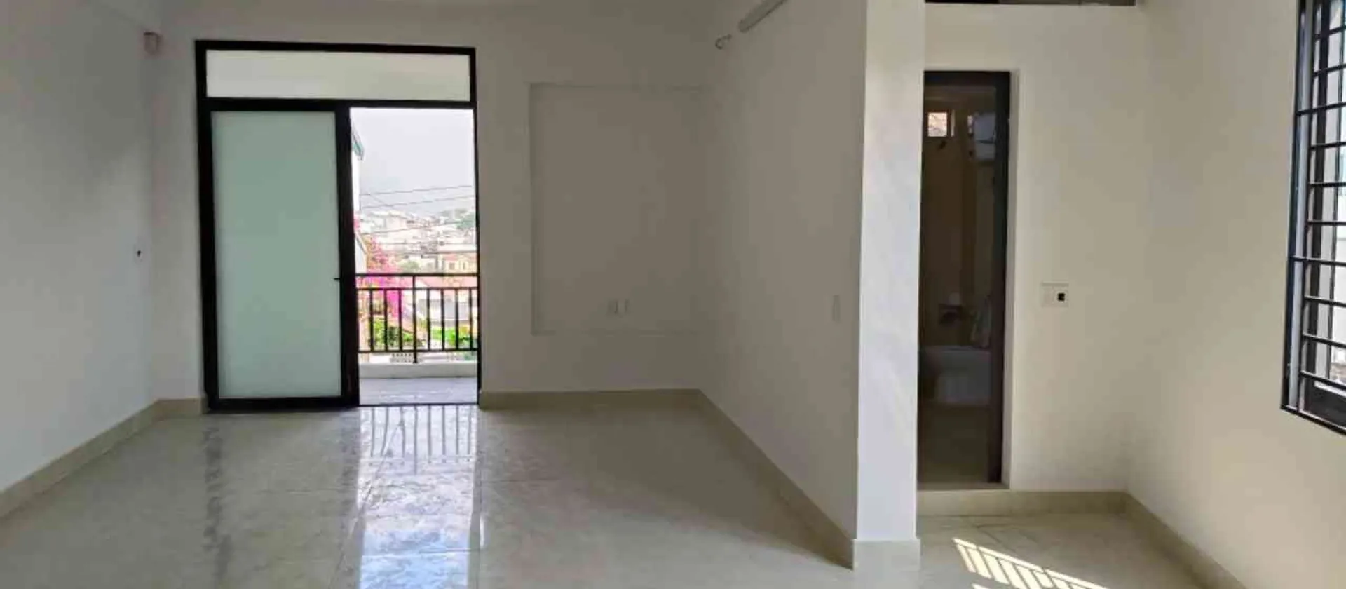 Nhà 6 tầng rộng rãi tại Hồng Gai, sẵn sàng đón chủ mới... Bán nhà riêng tại Hồng Gai, Quảng Ninh 01