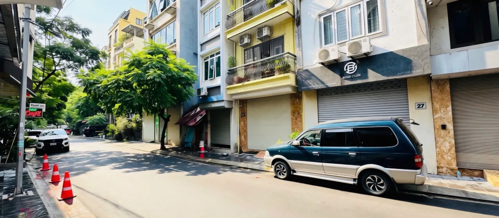 Nhà mặt ngõ ô tô tránh – vị trí vàng vòng xuyến Bưởi
Cách phố Lạc Long Quân & Võ Chí Công chỉ 30m... Bán nhà riêng tại Tây Hồ, Hà Nội 01