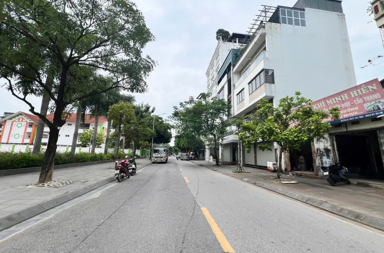 Cơ hội sở hữu đất mặt phố Thanh Am - LONG BIÊN
Vị trí vàng kinh doanh đa dạng... Bán đất tại Việt Hưng, Hà Nội 01