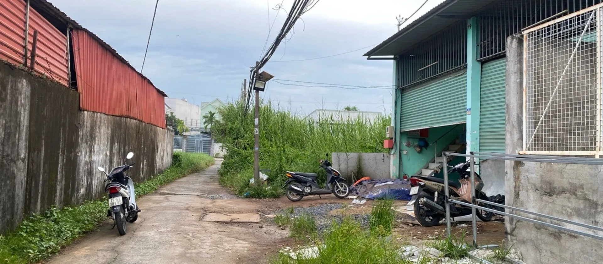 ĐẤT TO RỘNG CÓ SẴN NHÀ 2 TẦNG - VỪA Ở VỪA LÀM XƯỞNG - SÁT CAO TỐC BẾN LỨC LONG THÀNH - QUỐC LỘ 1A M... Bán nhà riêng tại Bình Chánh, Hồ Chí Minh 01