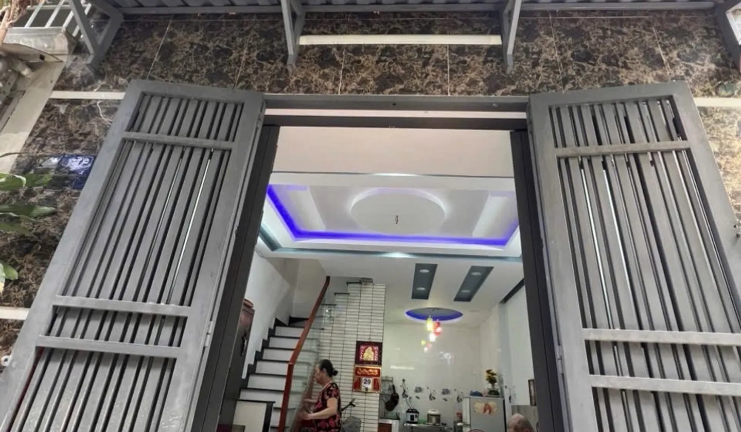 🏡🔥 BÁN NHÀ 2 TẦNG -MIẾU GÒ XOÀI – NHÀ , DỌN VÀO Ở LIỀN – GIÁ CHỈ 3,7 TỶ 🔥🏡
✨ Diện tích: 33m² –... Bán nhà riêng tại Bình Hưng Hòa, Hồ Chí Minh 01