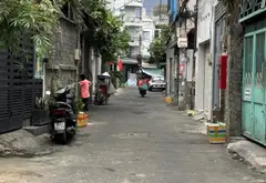 👉QUẬN 10- CÁCH MẠNG THÁNG TÁM $ 4.6 TL
👉DT:24 M2( 3 × 7)
👉CÁCH HẺM XE HƠI CHỈ VÀI BƯỚC CHÂN 👉5... Bán nhà riêng tại Hòa Hưng, Hồ Chí Minh 03