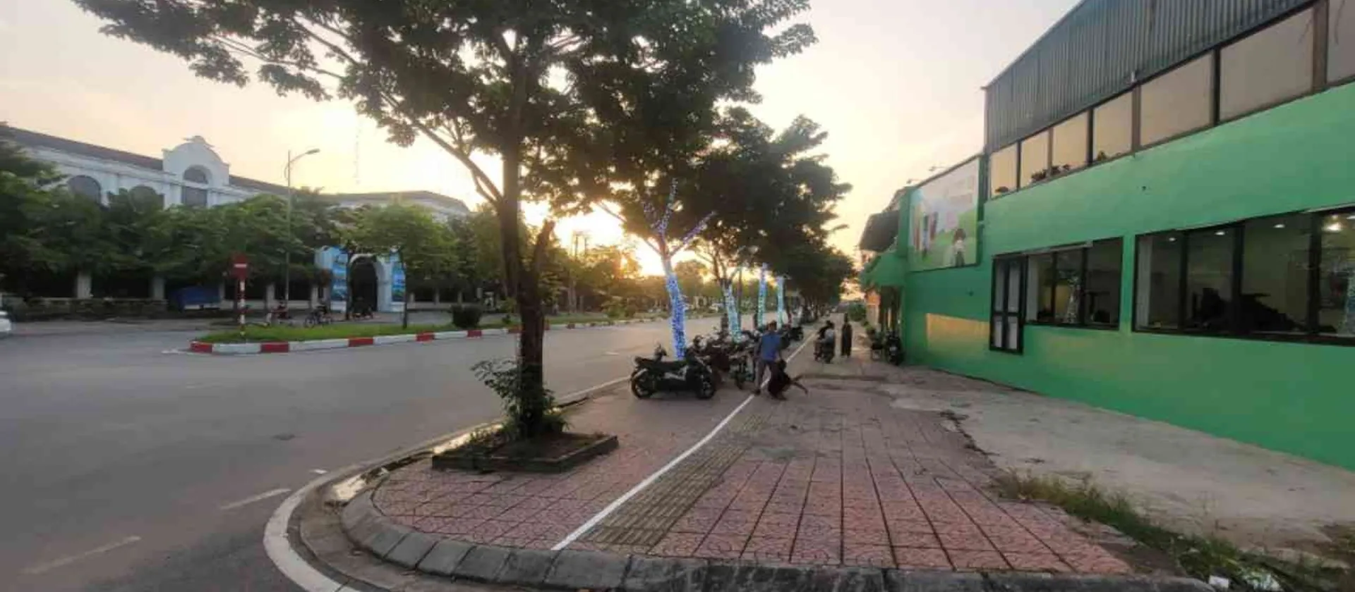 Nhà mặt phố lô góc siêu rộng, kinh doanh đỉnh ở trung tâm... Bán nhà mặt phố tại Phù Đổng, Hà Nội 01