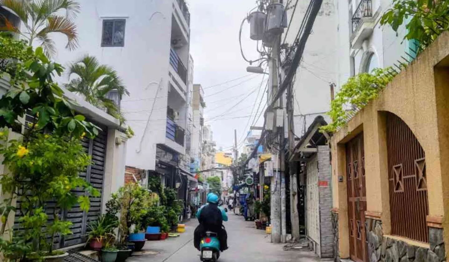 VỊ TRÍ: TT QUẬN 10 GẦN XE HƠI CÁCH VÀI BƯỚC CHÂN
KẾT CẤU: 3 TẦNG BTCT CHẮC CHẮN, 3PN. TIỆN ÍCH:... Bán nhà riêng tại Hòa Hưng, Hồ Chí Minh 01