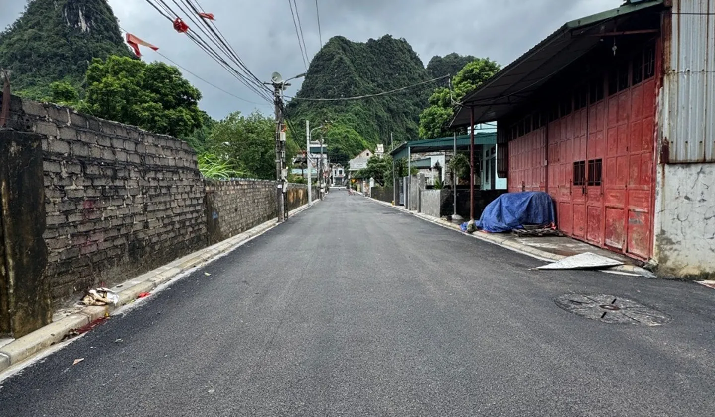 Nhà 2 tầng tiện nghi, không gian rộng rãi tại Quang Hanh... Bán nhà riêng tại Quang Hanh, Quảng Ninh 01
