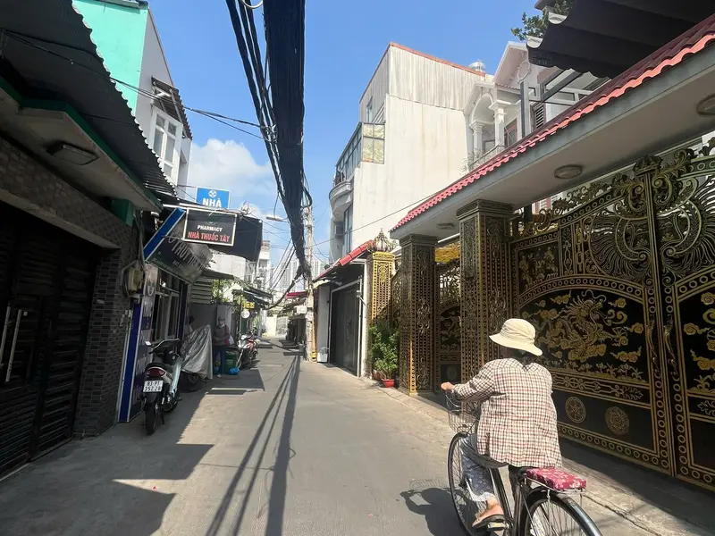 Nhà 2 tầng mặt tiền rộng vị trí trung tâm Quận 7, giá giảm 2 tỷ... Bán nhà riêng tại Tân Thuận, Hồ Chí Minh 01