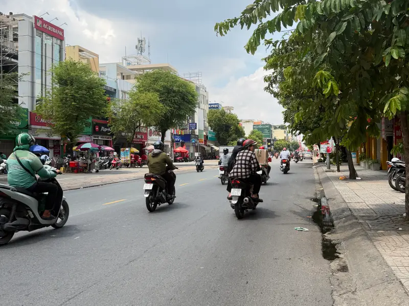 SÁT Q3,Q10 - MT HẺM 10M XE TẢI TRÁNH CMT8 NGAY SIÊU THỊ CHỢ LỚN - 4T - 150M -NHỈNH 7.xTY... Bán nhà riêng tại Tân Sơn Nhất, Hồ Chí Minh 01