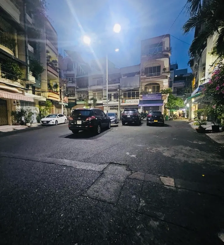 Nhà hiếm trung tâm Quận 10, hẻm xe tăng cực rộng... Bán nhà riêng tại Hòa Hưng, Hồ Chí Minh 01