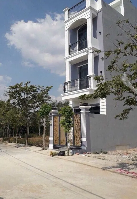 Đường Lò Lu đang hoàn thiện mở rộng 30m.
Cạnh Chung cư View thoáng mát.
- DT 4 X15,3m. Kết cấu 4... Bán nhà riêng tại Long Phước, Hồ Chí Minh 01