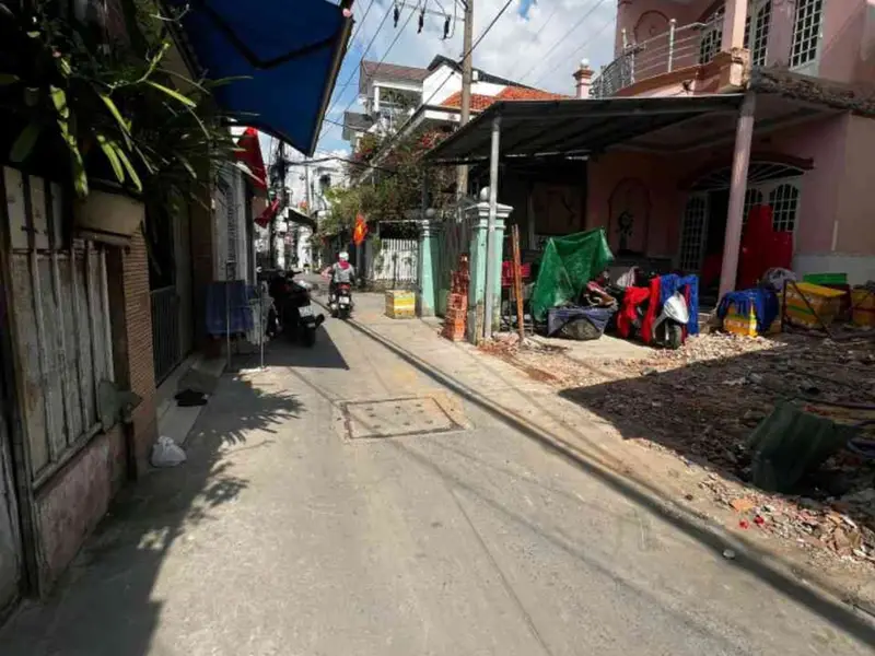 Đất Trống kề bên kdc an sương 5,3m x 13m. Đường xe hơi... Bán đất tại Đông Hưng Thuận, Hồ Chí Minh 01