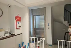 Nhà bán là căn lô góc, nằm sau nhà mặt phố Ngô Gia Tự, cách mặt phố 15m.
Nhà mới xây 6 tầng, th... Bán nhà riêng tại Việt Hưng, Hà Nội 10