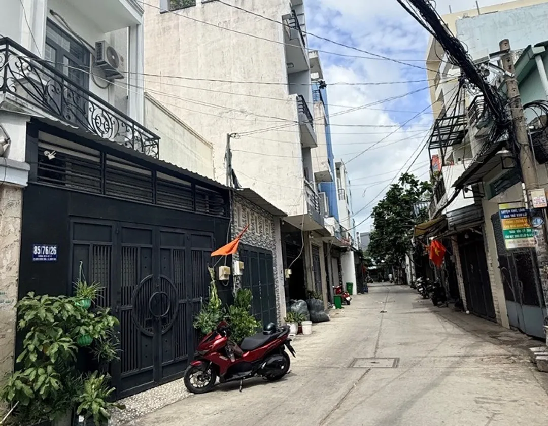 HẺM XE HƠI 6M . 3 TẦNG ĐÚC 📌 Gần AEON TÂN PHÚ... Bán nhà riêng tại Bình Hưng Hòa, Hồ Chí Minh 01