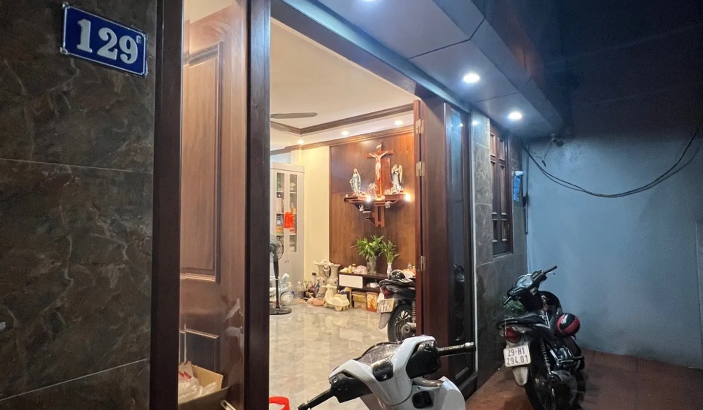 Chính chủ bán nhà Giáp Bát, nhà dân tự xây , gần các trường tốp đầu , gần các bệnh viện lớn, tiện b... Bán nhà riêng tại Hoàng Mai, Hà Nội 01