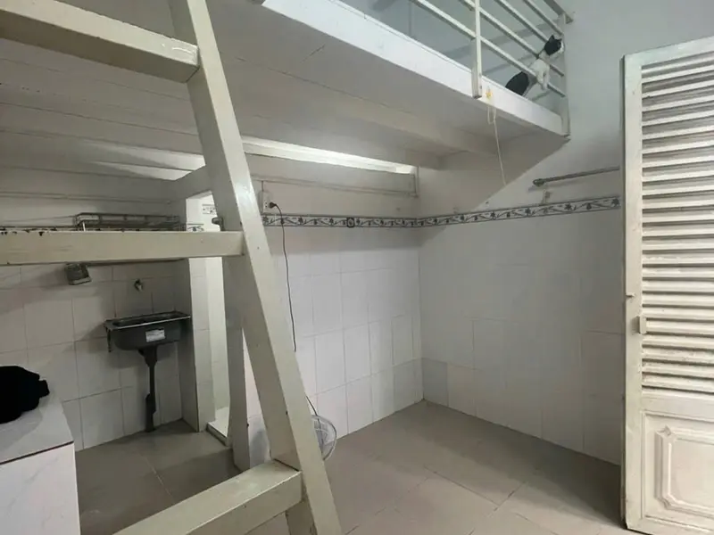 Bán gấp giảm 1.5 tỉ, chdv đang hoạt động với 10pn, dt lớn 136m2, ngang 7m. Vài bước ra hxh, sổ a4... Bán nhà riêng tại Bình Lợi Trung, Hồ Chí Minh 01