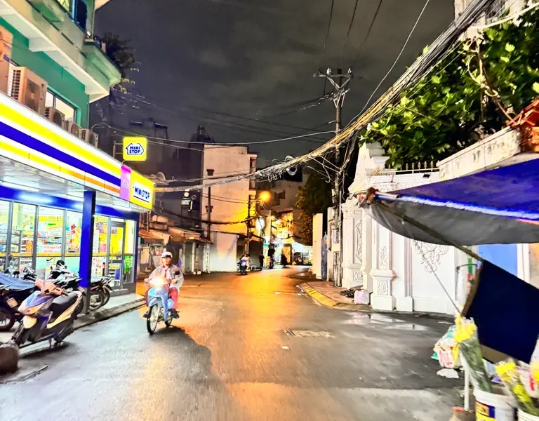 Nhà 3 tầng 4 phòng ngủ ở Tân Bình giá 6.5 tỷ... Bán owner_side tại Tân Hòa, Hồ Chí Minh 01