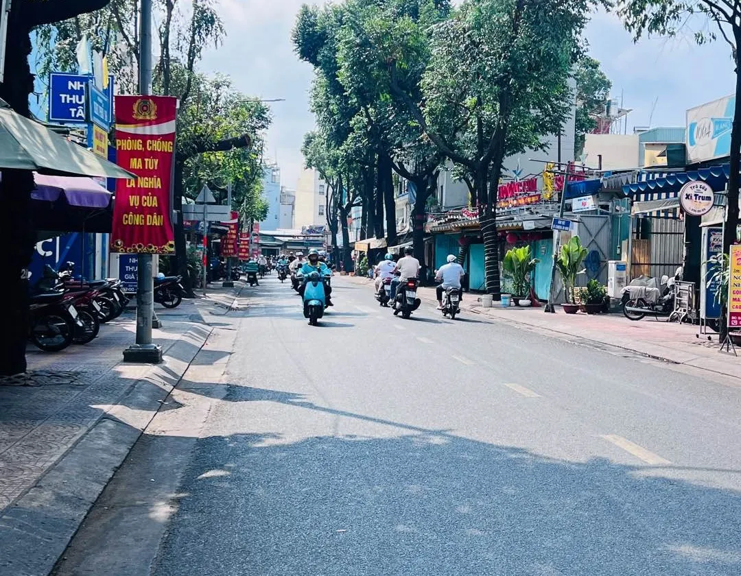 NGAY KHU ẨM THỰC VĨNH KHÁNH - 3 TẦNG  - 32M2 - NHỈNH 3 TỶ - SỔ VUÔNG ĐẸP... Bán nhà riêng tại Khánh Hội, Hồ Chí Minh 01