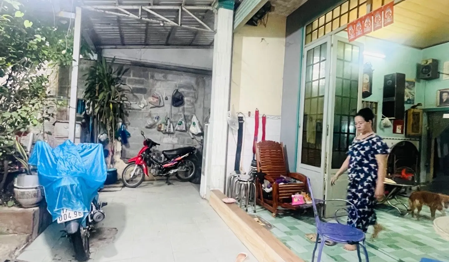 Cơ hội hiếm có: Nhà rộng 79m² giá chỉ 2,2 tỷ tại khu vực sầm uất Lê Minh Xuân... Bán nhà riêng tại Bình Lợi, Hồ Chí Minh 01