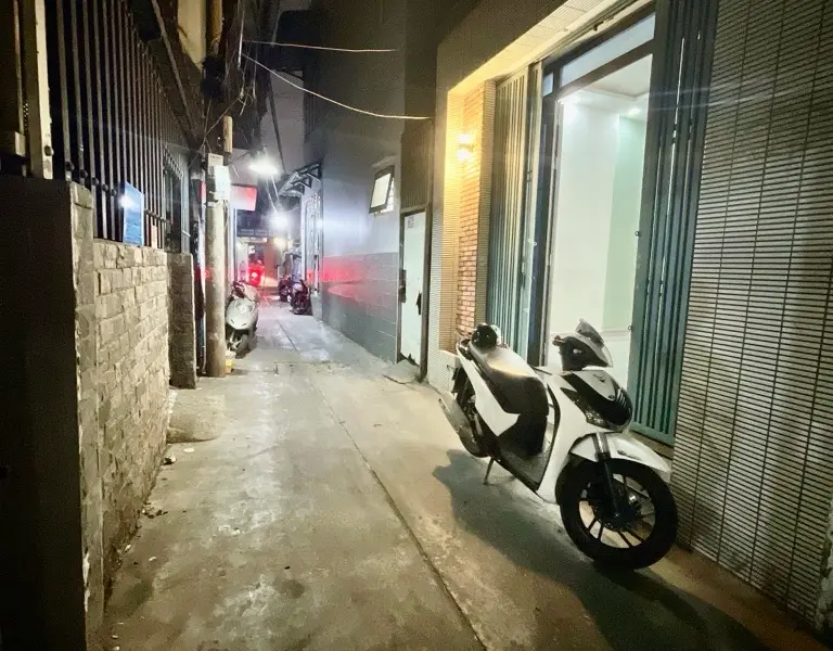 Cơ hội hiếm có: Nhà riêng 3 tầng Quận 8 giá chỉ 6.2 tỷ còn thương lượng... Bán nhà riêng tại Chánh Hưng, Hồ Chí Minh 01