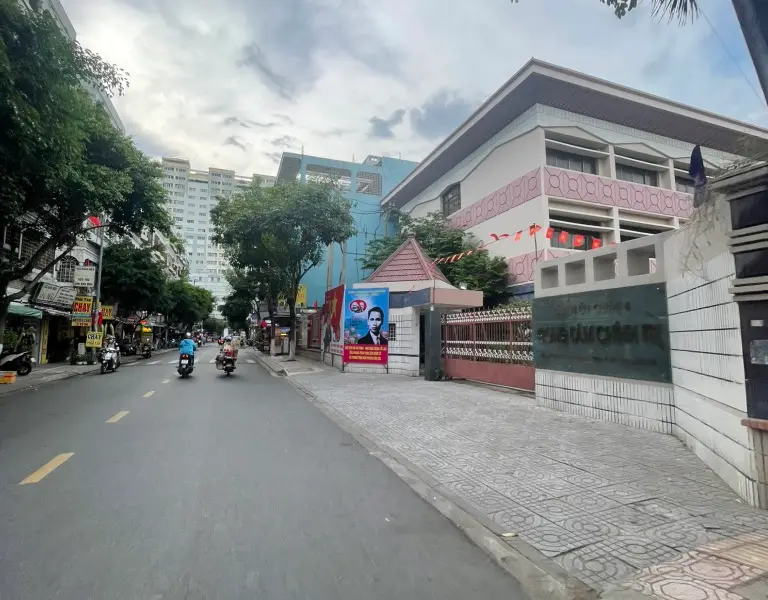 Ngay Trường Đảng - 5 Tầng - Ngang hơn 5m - 12 tỷ nhỉnh - Full nội thất xin sò - Sổ vuông vức đẹp... Bán nhà mặt phố tại Khánh Hội, Hồ Chí Minh 01