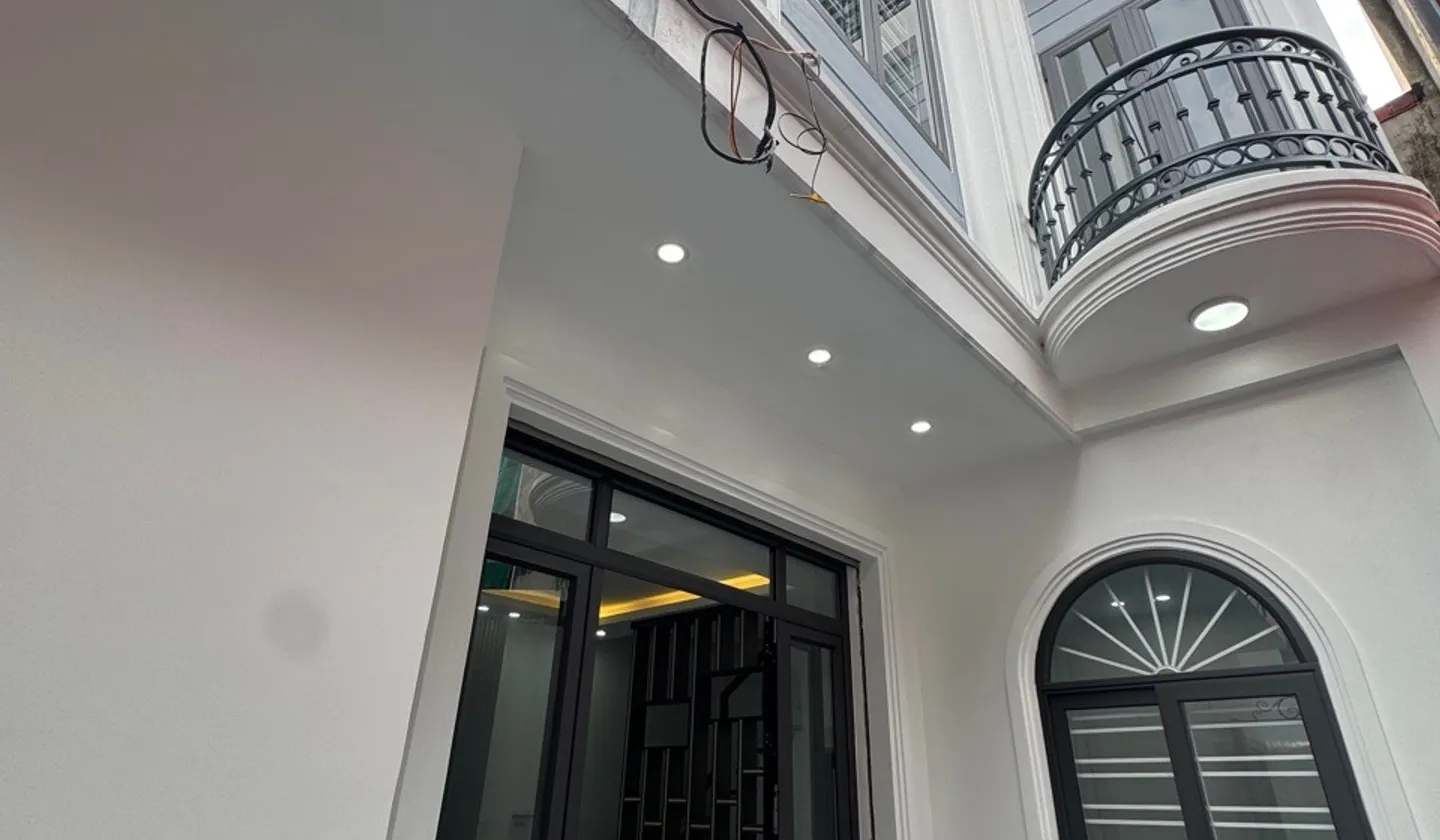 Nhà 4 tầng hiện đại tại trung tâm Miếu Hai Xã với sân cổng riêng tiện nghi... Bán nhà riêng tại Lê Chân, Hải Phòng 01