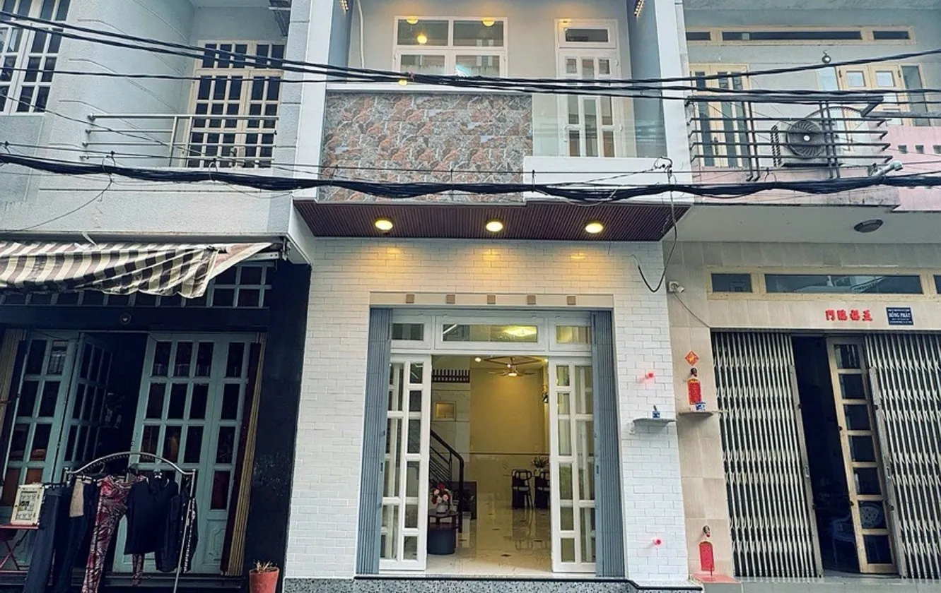 Nhà riêng 4 tầng có sân rộng tại quận Bình Tân với giá hấp dẫn... Bán nhà riêng tại Bình Tiên, Hồ Chí Minh 01