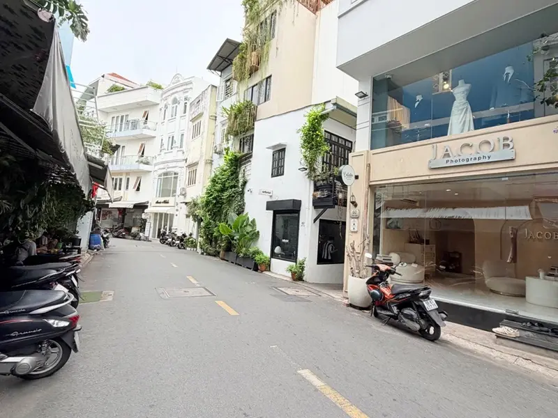 Nhà 2 Mặt Hẻm Trung Tâm Phú Nhuận, Ô Tô Vào Nhà... Bán nhà mặt phố tại Cầu Kiệu, Hồ Chí Minh 01