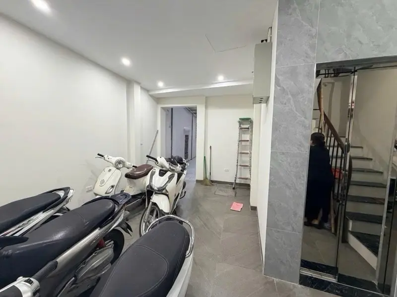 Bán nhà 6 tầng có thang máy tại Đống Đa, gần hồ lớn, thích hợp kinh doanh căn hộ dịch vụ... Bán nhà riêng tại Văn Miếu - Quốc Tử Giám, Hà Nội 01